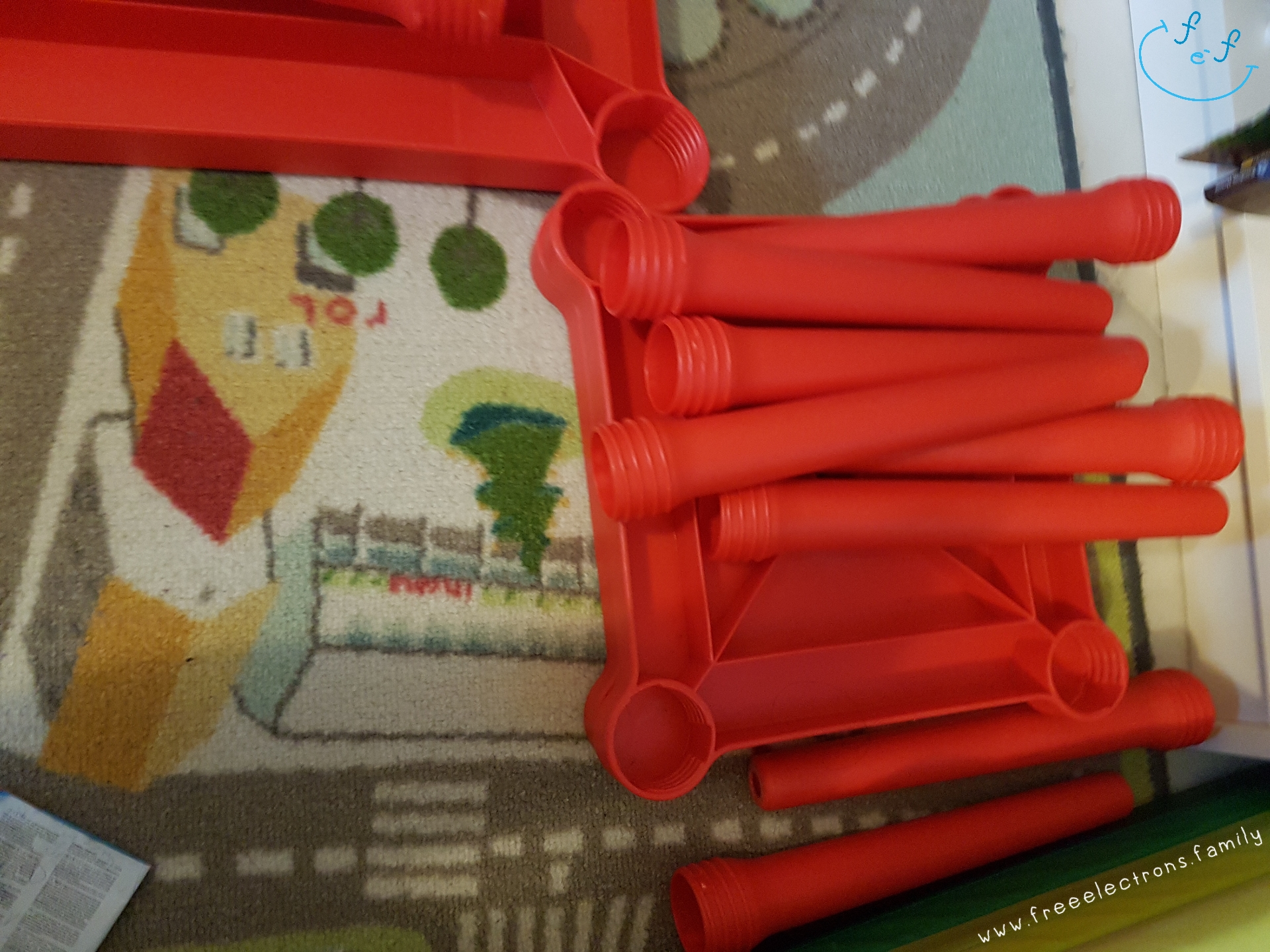 Collapsible IKEA kiddie chair for efficient packing.

Text reads: www.freeelectrons.family.

#FreeElectrons.Family - camping Europe, what to bring