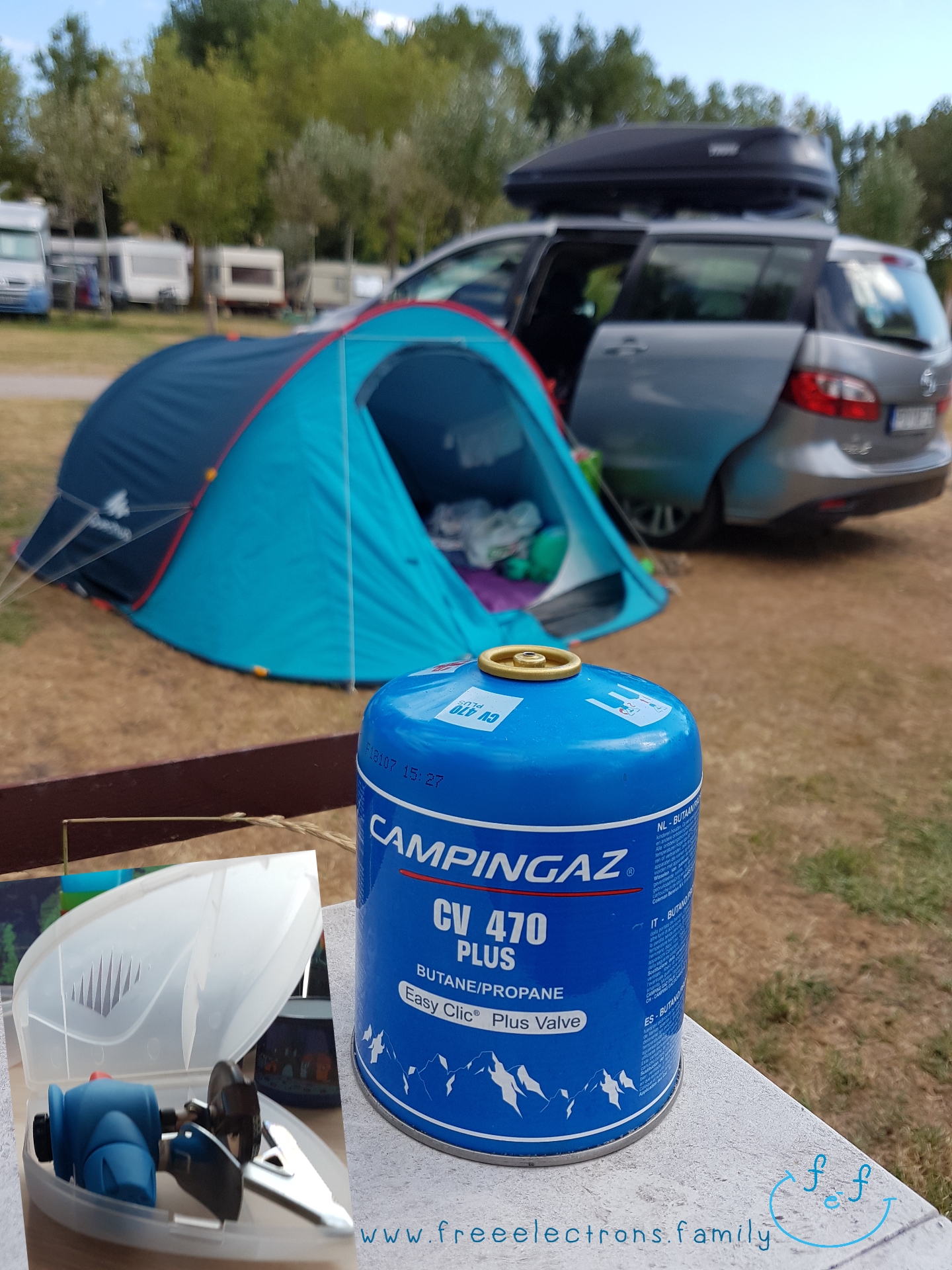 Campingaz CV 470 Plus Butane/Propane with Easy Clic Valve burner.

Text reads: www.freeelectrons.family.

#FreeElectrons.Family - camping Europe, what to bring