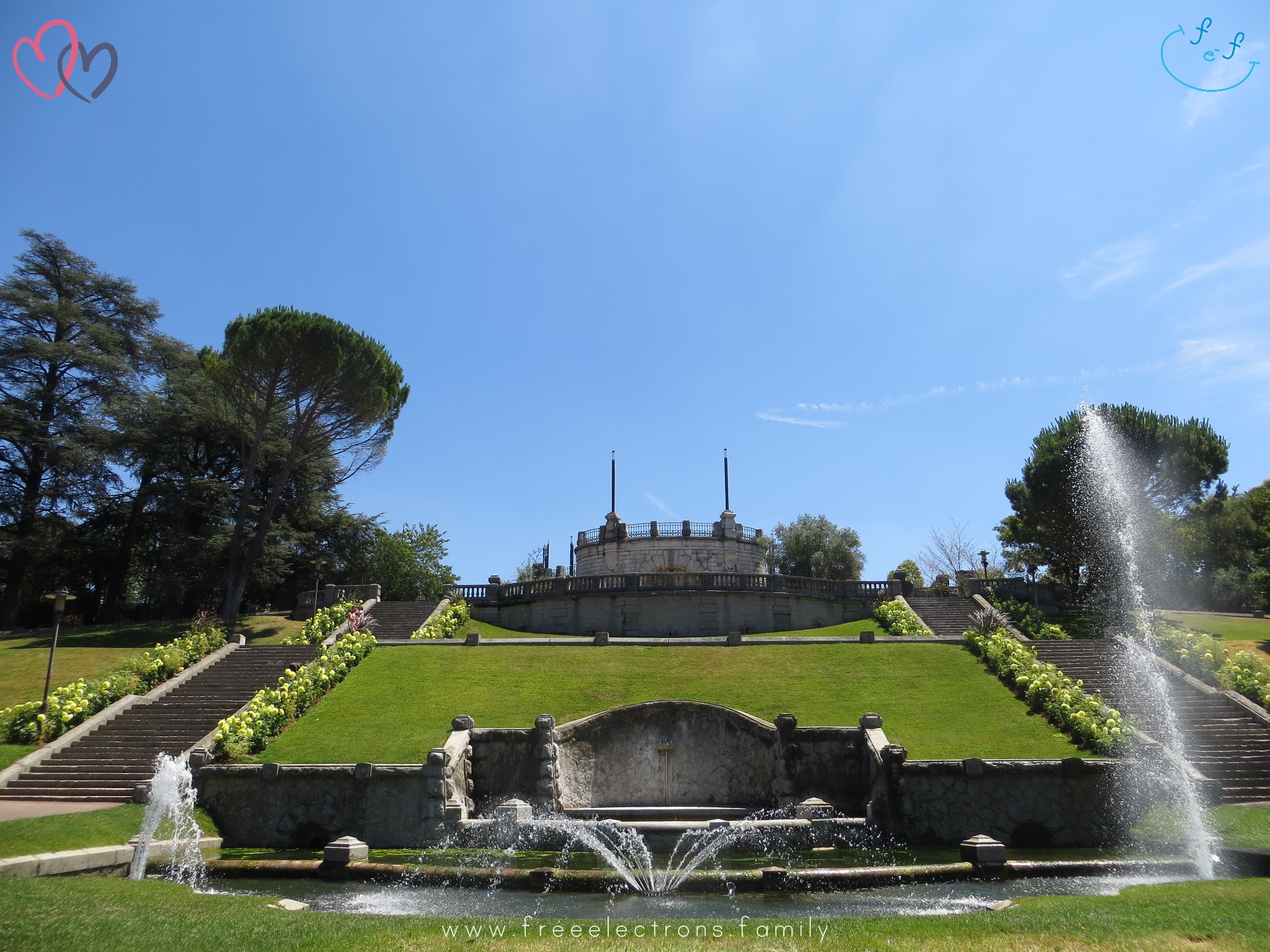 Summer fountains of Parc Jouvet.

#FreeElectrons.Family - camping road trip Europe, Valence.