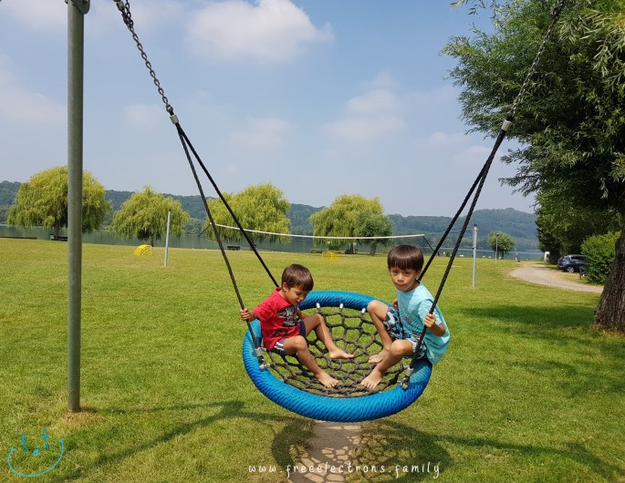 #FreeElectrons.Family - camping road trip Europe 2 play