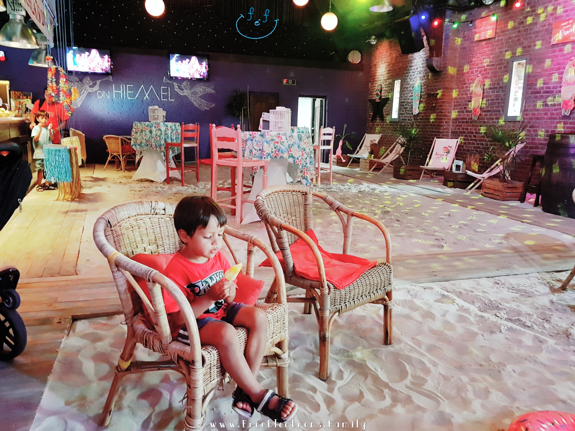 A young child is enjoying his ice cream in a beach-themed deck/patio bar called "D'n Hiemel".

#FreeElectrons.Family - camping road trip Europe Maastricht