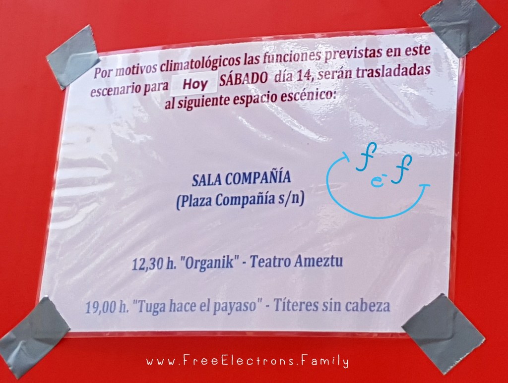 Sign (in Spanish) indicating that a show has moved due to rain.

Caption reads:  If it rains outdoor puppet shows would usually stay on schedule but move indoors.  Signs would be posted on the stage to tell you the new location. 

... for the International Puppet Festival (Festival Internacional de Títeres).

www.FreeElectrons.Family - what to do see in Jerez in September.