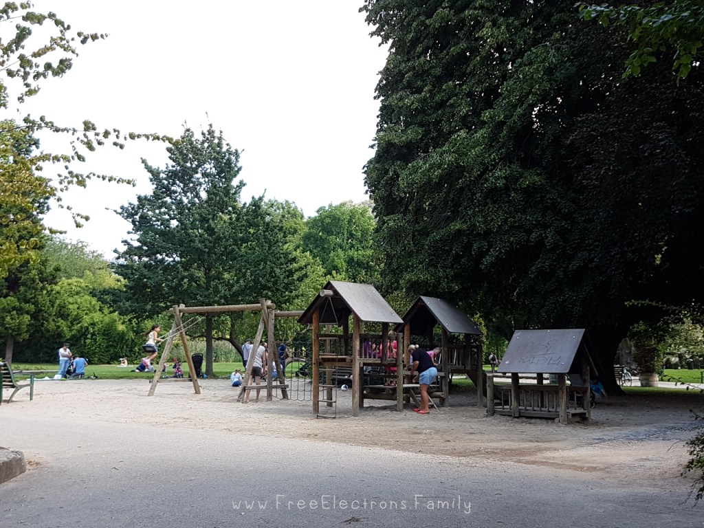 A busy playground for toddlers in a park on a beautiful in Freiburg, Germany  

www.FreeElectrons.Family