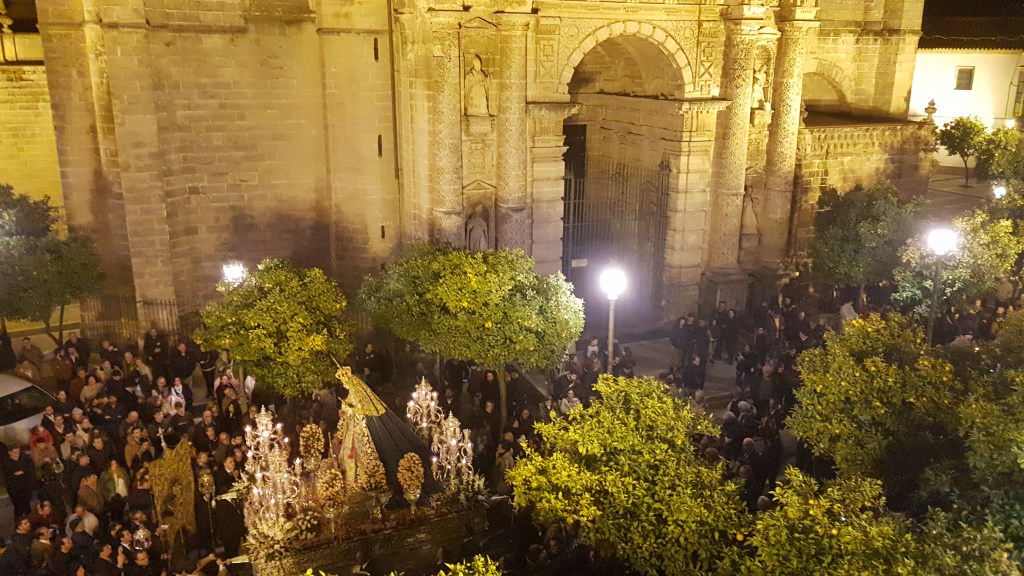 A processional float of the Virgin Mother Mary during a religious procession at night, in front of a historic church in Jerez de la Frontera, Spain.

www.FreeElectrons.Family